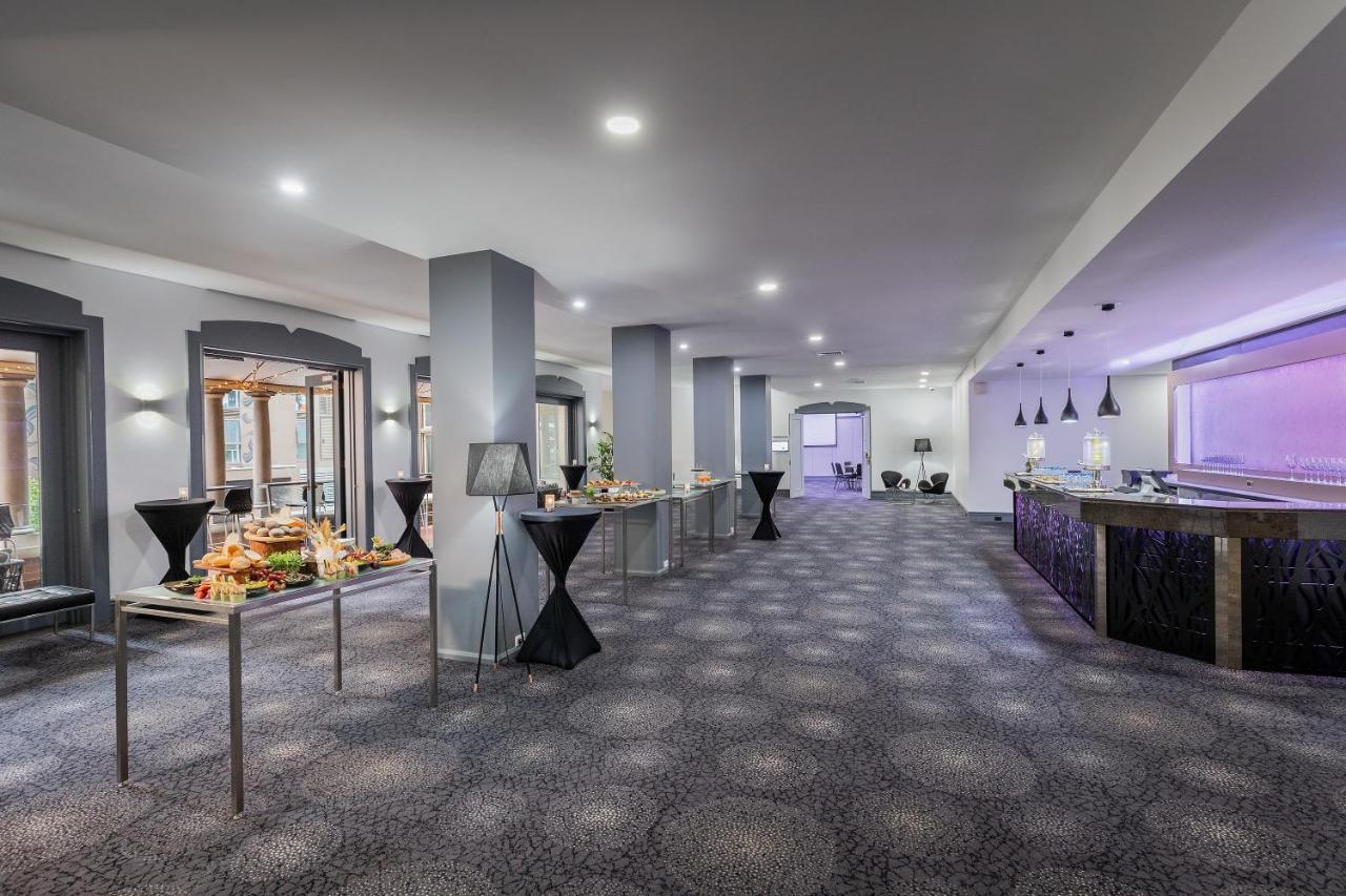 Hotel Central Managed By The Ascott Limited 4*
